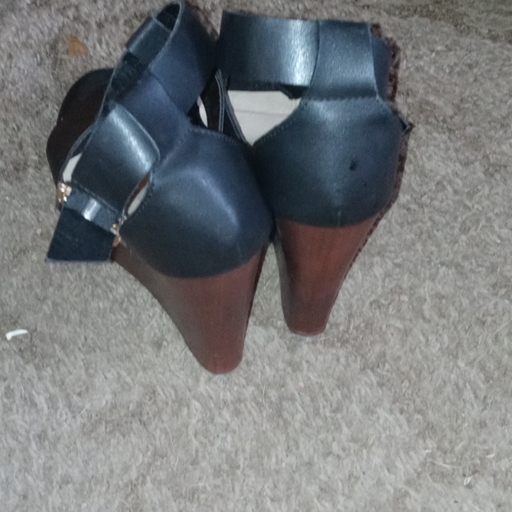 High heels - Picture 3 of 4
